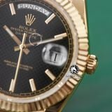 Đồng Hồ Rolex Day-Date 40mm 228238-007 Rep 1:1 Cao Cấp Vỏ Vàng Kim Mặt Lưới Đen Cọc Số Vạch Dây Kim Loại