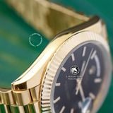 Đồng Hồ Rolex Day-Date 40mm 228238-007 Rep 1:1 Cao Cấp Vỏ Vàng Kim Mặt Lưới Đen Cọc Số Vạch Dây Kim Loại