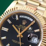 Đồng Hồ Rolex Day-Date 40mm 228238-004 Rep 1:1 Chế Tác Vỏ Vàng Kim Mặt Đen Cọc Số Đính Đá Baguette Trọng Lượng 168 Gram Dây Kim Loại