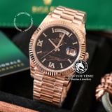 Đồng Hồ Rolex Day-Date 40mm 128235-004 Rep 1:1 Cao Cấp Vỏ Vàng Hồng Mặt Thạch Anh Cọc Số La Mã Đính Đá Dây Kim Loại