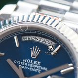 Đồng Hồ Rolex Day-Date 40mm 228239-007 Rep 1:1 Chế Tác Vỏ Bạc Mặt Xanh Dương Cọc Số La Mã Trọng Lượng 168 Gram Dây Kim Loại