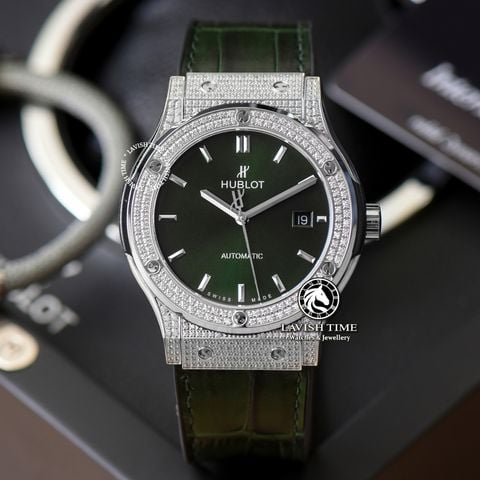 Đồng Hồ Hublot Classic Fusion 42mm Rep 1:1 Chế Tác Vỏ Bạc Đính Đá Pave Mặt Số Xanh Lá Chải Tia 542.NX.8970.LR