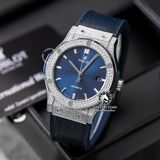 Đồng Hồ Hublot Classic Fusion 42mm Rep 1:1 Chế Tác Vỏ Bạc Đính Đá Pave Mặt Số Xanh Dương Chải Tia 581.NX.7170.LR