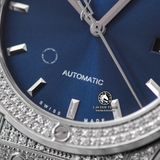 Đồng Hồ Hublot Classic Fusion 42mm Rep 1:1 Chế Tác Vỏ Bạc Đính Đá Pave Mặt Số Xanh Dương Chải Tia 581.NX.7170.LR