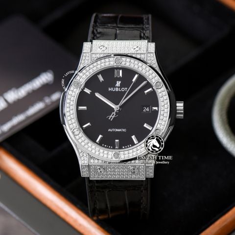 Đồng Hồ Hublot Classic Fusion 42mm Rep 1:1 Chế Tác Vỏ Bạc Đính Đá Pave Mặt Số Đen 542.NX.1171.LR.1704