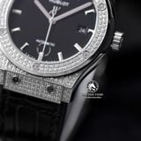 Đồng Hồ Hublot Classic Fusion 42mm Rep 1:1 Chế Tác Vỏ Bạc Đính Đá Pave Mặt Số Đen 542.NX.1171.LR.1704
