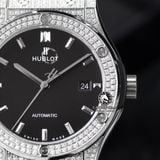 Đồng Hồ Hublot Classic Fusion 42mm Rep 1:1 Chế Tác Vỏ Bạc Đính Đá Pave Mặt Số Đen 542.NX.1171.LR.1704