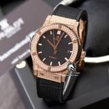Đồng Hồ Hublot Classic Fusion 42mm Rep 1:1 Chế Tác Vỏ Vàng Hồng Đính Đá Pave Mặt Số Đen 542.OX.1181.LR.1704