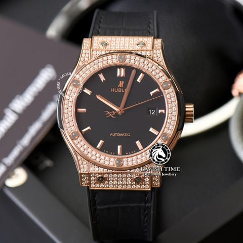 Đồng Hồ Hublot Classic Fusion 42mm Rep 1:1 Chế Tác Vỏ Vàng Hồng Đính Đá Pave Mặt Số Đen 542.OX.1181.LR.1704