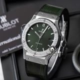 Đồng Hồ Hublot Classic Fusion 42mm Rep 1:1 Chế Tác Vỏ Bạc Niềng Bezel Đính 1 Hàng Đá Mặt Số Xanh Lá 542.NX.8970.LR