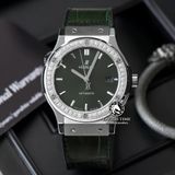 Đồng Hồ Hublot Classic Fusion 42mm Rep 1:1 Chế Tác Vỏ Bạc Niềng Bezel Đính 1 Hàng Đá Mặt Số Xanh Lá 542.NX.8970.LR