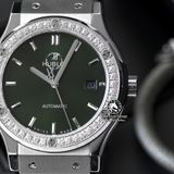 Đồng Hồ Hublot Classic Fusion 42mm Rep 1:1 Chế Tác Vỏ Bạc Niềng Bezel Đính 1 Hàng Đá Mặt Số Xanh Lá 542.NX.8970.LR
