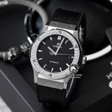 Đồng Hồ Hublot Classic Fusion 42mm Rep 1:1 Chế Tác Vỏ Bạc Niềng Bezel Đính 1 Hàng Đá Mặt Số Đen 542.NX.1171.LR