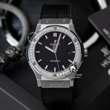Đồng Hồ Hublot Classic Fusion 42mm Rep 1:1 Chế Tác Vỏ Bạc Niềng Bezel Đính 1 Hàng Đá Mặt Số Đen 542.NX.1171.LR