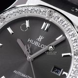 Đồng Hồ Hublot Classic Fusion 42mm Rep 1:1 Chế Tác Vỏ Bạc Niềng Bezel Đính 1 Hàng Đá Mặt Số Xám 542.NX.7071.LR