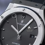 Đồng Hồ Hublot Classic Fusion 42mm Rep 1:1 Chế Tác Vỏ Bạc Titanium Mặt Số Xám Nâng Cấp Độ Vòng Bi Bánh Đà Chính Hãng 542.NX.7071.LR