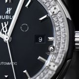 Đồng Hồ Hublot Classic Fusion 42mm Rep 1:1 Chế Tác Vỏ Bạc Niềng Đính Đá Mặt Số Đen 542.NX.1171.LR