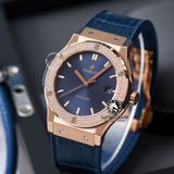 Đồng Hồ Hublot Classic Fusion 42mm Rep 1:1 Chế Tác Vỏ Vàng Hồng Niềng Bezel Đính 2 Hàng Đá Mặt Số Xanh Dương 542.OX.7180.LR