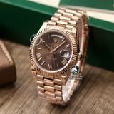 Đồng Hồ Rolex Day-Date 40mm 228235 Rep 1:1 Chế Tác Vỏ Vàng Hồng Mặt Nâu Chocolate Cọc Số La Mã Trọng Lượng 168 Gram Dây Kim Loại