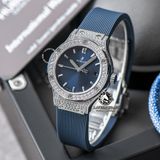 Đồng Hồ Hublot Classic Fusion 33mm Rep 1:1 Chế Tác Vỏ Bạc Đính Đá Pave Mặt Số Xanh Dương 581.NX.7170.LR