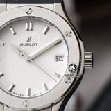 Đồng Hồ Hublot Classic Fusion 33mm Rep 1:1 Chế Tác Vỏ Bạc Mặt Số Trắng