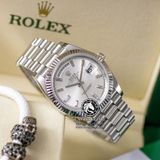 Đồng Hồ Rolex Day-Date 40mm 228239-0003 Rep 1:1 Cao Cấp Vỏ Bạc Mặt Xám Cọc Số Đính Đá Baguette Dây Kim Loại