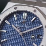 Đồng Hồ Audemars Piguet Royal Oak 15500ST.OO.1220ST.01 Rep 1:1 Chế Tác Vỏ Bạc Mặt Xanh Dương Dây Kim Loại