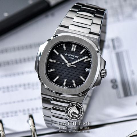 Đồng Hồ Patek Philippe Nautilus 5711/1A Rep 1:1 Chế Tác Vỏ Bạc Mặt Xanh Đen Dây Kim Loại