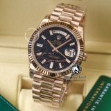 Đồng Hồ Rolex Day-Date 40mm 228235-0045 Rep 1:1 Cao Cấp Vỏ Vàng Hồng Mặt Thạch Anh Cọc Số Đính Đá Baguette Dây Kim Loại