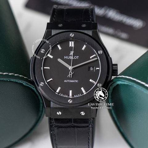 Đồng Hồ Hublot Classic Fusion 42mm Rep 1:1 Chế Tác Vỏ Đen Mặt Số Đen Dây Cá Sấu 511.CM.1171.LR