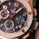 Đồng Hồ Hublot Big Bang 44mm Rep 1:1 Chế Tác Vỏ Vàng Hồng Niềng Đính Đá 2 Hàng Mặt Đen Dây Cao Su 341.PX.130.RX.114