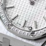 Đồng Hồ Audemars Piguet Royal Oak 67651ST.ZZ.1261ST.01 Rep 1:1 Chế Tác Vỏ Bạc Niềng Bezel Đính Đá Mặt Trắng Dây Kim Loại