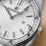 Đồng Hồ Audemars Piguet Royal Oak 67651ST.ZZ.1261ST.01 Rep 1:1 Chế Tác Vỏ Bạc Niềng Bezel Đính Đá Mặt Trắng Dây Kim Loại