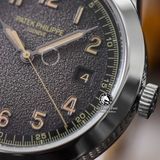 Đồng Hồ Patek Philippe Calatrava 5226G-001 Rep 1:1 Chế Tác Vỏ Bạc Mặt Xám Dây Da