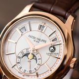 Đồng Hồ Patek Philippe Complications 5205R-001 Rep 1:1 Chế Tác Vỏ Vàng Hồng Mặt Trắng Dây Da