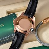 Đồng Hồ Rolex Yacht-Master 40mm 116695 SATS Rep 1:1 Chế Tác Vỏ Vàng Hồng Niềng Bezel Đính Đá Cầu Vồng Mặt Đen Dây Cao Su