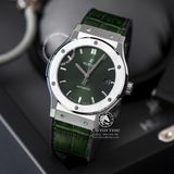 Đồng Hồ Hublot Classic Fusion 42mm Rep 1:1 Chế Tác Vỏ Bạc Titanium Mặt Số Xanh Lá Chải Tia Dây Cá Sấu 542.NX.8970.LR