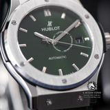 Đồng Hồ Hublot Classic Fusion 42mm Rep 1:1 Chế Tác Vỏ Bạc Titanium Mặt Số Xanh Lá Chải Tia Dây Cá Sấu 542.NX.8970.LR