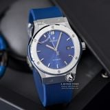 Đồng Hồ Hublot Classic Fusion 42mm Rep 1:1 Chế Tác Vỏ Bạc Titanium Mặt Số Xanh Dương Chải Tia Dây Cao Su Xanh 542.NX.7170.RX