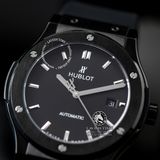 Đồng Hồ Hublot Classic Fusion 42mm Rep 1:1 Chế Tác Vỏ Đen Mặt Số Đen Dây Cao Su 511.CM.1171.RX