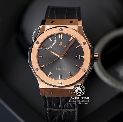 Đồng Hồ Hublot Classic Fusion 42mm Rep 1:1 Chế Tác Vỏ Vàng Hồng Titanium Mặt Số Xám Chải Tia Dây Cá Sấu 542.OX.7081.LR