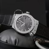 Đồng Hồ Hublot Classic Fusion 42mm Rep 1:1 Chế Tác Vỏ Bạc Titanium Mặt Số Xám Chải Tia Dây Cá Sấu 542.NX.7071.LR