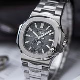 Đồng Hồ Patek Philippe Nautilus 5726/1A-001 Rep 1:1 Chế Tác Vỏ Bạc Mặt Xám Dây Kim Loại