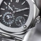 Đồng Hồ Patek Philippe Nautilus 5712G-001 Rep 1:1 Chế Tác Vỏ Bạc Mặt Xám Dây Kim Loại