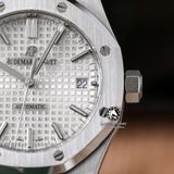 Đồng Hồ Audemars Piguet Royal Oak 37mm 15450ST.OO.1256ST.01 Rep 1:1 Chế Tác Vỏ Bạc Mặt Trắng Dây Kim Loại