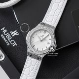 Đồng Hồ Hublot Classic Fusion 33mm Rep 1:1 Chế Tác Titanium Pavé Diamonds Mặt Số Trắng Dây Da