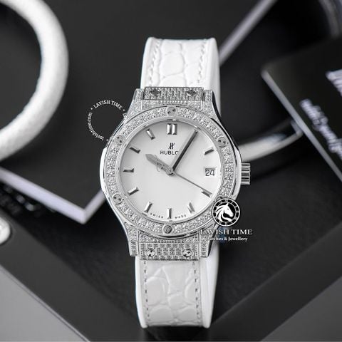 Đồng Hồ Hublot Classic Fusion 33mm Rep 1:1 Chế Tác Titanium Pavé Diamonds Mặt Số Trắng Dây Da