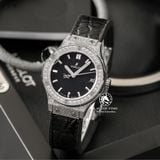 Đồng Hồ Hublot Classic Fusion 33mm Rep 1:1 Chế Tác Titanium Pavé Diamonds Mặt Số Đen Dây Da 581.NX.1171.LR.1704