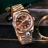 Đồng Hồ Rolex Day-Date 40mm 228235 Rep 1:1 Cao Cấp Vỏ Vàng Hồng Mặt Nâu Chocolate Cọc Đá Đỏ Dây Kim Loại