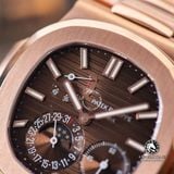 Đồng Hồ Patek Philippe Nautilus 5712R-001 Rep 1:1 Chế Tác Vỏ Vàng Hồng Mặt Nâu Dây Kim Loại